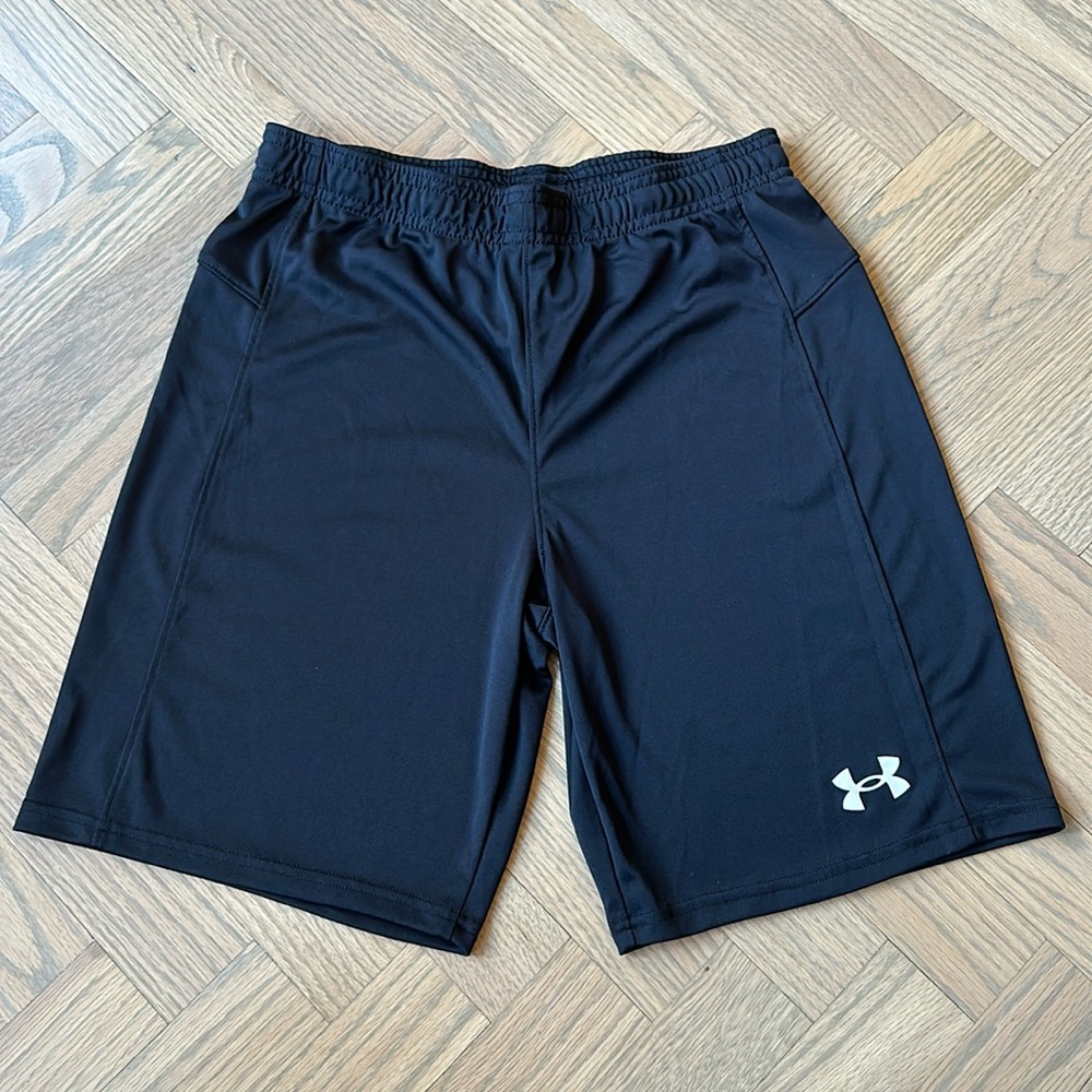 Boys Black Under Armour shorts, in Youth Large